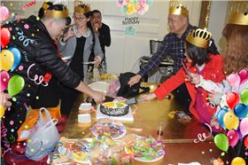 2019沐鸣2音响一月份员工生日会 新的一年新的开始